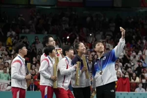 Le Olimpiadi e la foto storica tra le due Coree (e la Cina): il ping pong della diplomazia Le Olimpiadi e la foto storica tra le due Coree (e la Cina): il ping pong della diplomazia