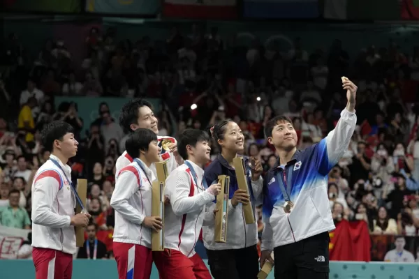 Le Olimpiadi e la foto storica tra le due Coree (e la Cina): il ping pong della diplomazia