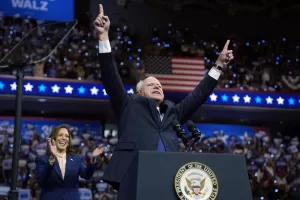 Tim Walz, il governatore da happy hour, gioviale e festoso che combatte i repubblicani “weird”