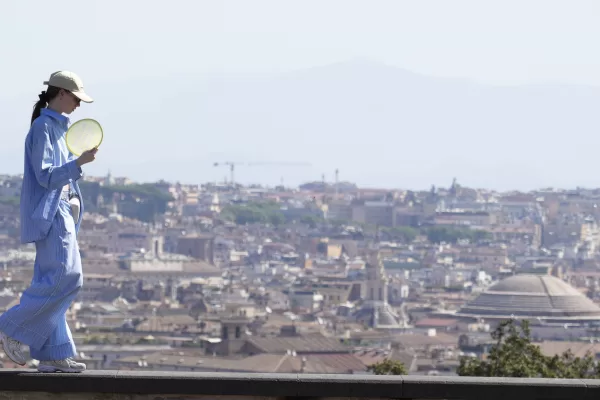A woman walks on the balcony overlooking row city skyline on the Pincio hill as temperatures are reaching up to 39 degrees Celsius (102.20 Fahrenheit) in Rome, Saturday, Aug. 10, 2024. (AP Photo/Gregorio Borgia)
Associated Press / LaPresse
Only italy and Spain A woman walks on the balcony overlooking row city skyline on the Pincio hill as temperatures are reaching up to 39 degrees Celsius (102.20 Fahrenheit) in Rome, Saturday, Aug. 10, 2024. (AP Photo/Gregorio Borgia)
Associated Press / LaPresse
Only italy and Spain