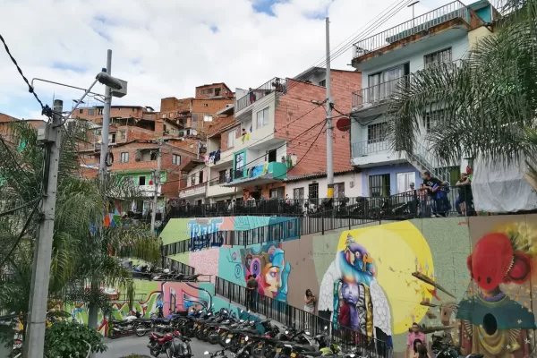 Medellín dimentica Pablo Escobar e le sue baraccopoli: la trasformazione del trasporto pubblico che ha rivoluzionato la città