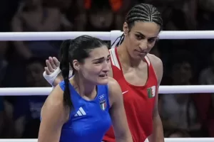 Angela Carini, il ritiro vale 100mila dollari. L’Iba le assegna il premio della medaglia d’oro: “Non riuscivamo a guardarla mentre piangeva” Angela Carini, il ritiro vale 100mila dollari. L’Iba le assegna il premio della medaglia d’oro: “Non riuscivamo a guardarla mentre piangeva”
