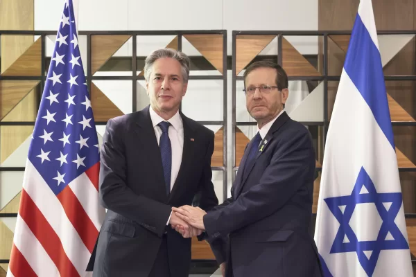 Guerra a Gaza, Blinken in Medio Oriente per “l’ultima chance” di una tregua: i tre corridoi che Israele vuole controllare Guerra a Gaza, Blinken in Medio Oriente per “l’ultima chance” di una tregua: i tre corridoi che Israele vuole controllare