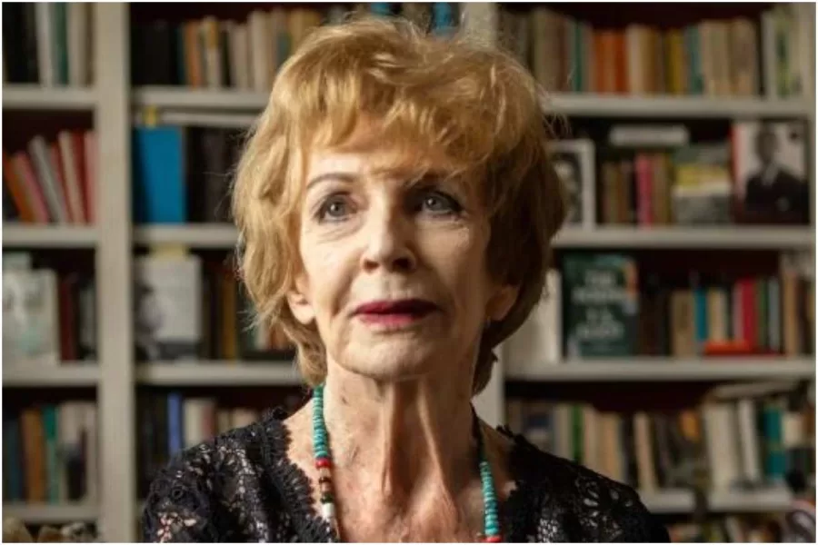 Edna O’Brien, addio alla “scandalosa” ragazza di campagna: la forza realista del suo libro bruciato sui sagrati delle chiese