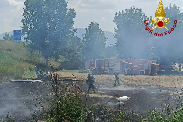 Aereo ultraleggero precipita a Terni poco dopo il decollo: morti pilota e passeggero Aereo ultraleggero precipita a Terni poco dopo il decollo: morti pilota e passeggero