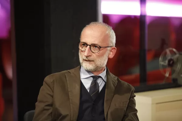 Distrazioni di massa, Feltri: “Il governo Meloni ha il pensiero degli ayatollah e nemmeno lo sa, non può vivere solo di consensi. Con tanta fuffa e pochi risultati si crea il pantano” Distrazioni di massa, Feltri: “Il governo Meloni ha il pensiero degli ayatollah e nemmeno lo sa, non può vivere solo di consensi. Con tanta fuffa e pochi risultati si crea il pantano”