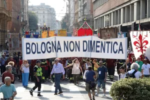 Strage di Bologna, il falso storico dell’Associazione dei familiari: il legame con il MSI mai emerso e le storie requisite dalla sinistra Strage di Bologna, il falso storico dell’Associazione dei familiari: il legame con il MSI mai emerso e le storie requisite dalla sinistra
