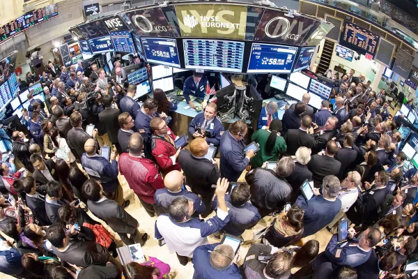 La nuova guerra degli Stati Uniti per controllare il denaro del futuro: dollaro digitale globale e una riserva Bitcoin nazionale