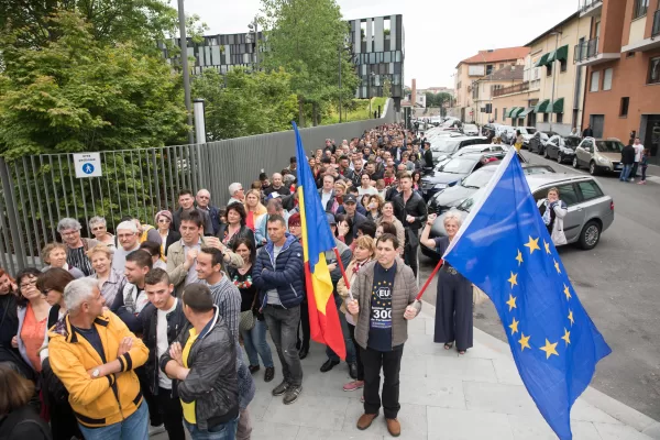 Perché dilagano gli estremismi in Europa, ascesa della destra e crisi della sinistra: non è solo “emergenza democratica”