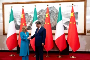 La Sicilia deve rilanciarsi: che Meloni la venda alla Cina La Sicilia deve rilanciarsi: che Meloni la venda alla Cina