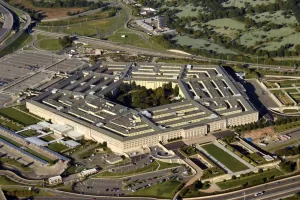 Spionaggio, chi è il responsabile della fuga di notizie dal Pentagono: i Five Eyes, gli accessi ai file e l’ipotesi dell’intenzionalità