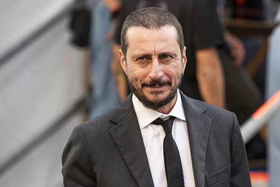 Luca Bizzarri: “Politici ridicoli e comici seri, oggi come 35 anni fa Genova-Milano si fa in un’ora e 45”