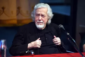 Come è morto Glauco Mauri, lo spettacolo annullato al Vascello di Roma. Addio al maestro del teatro italiano Come è morto Glauco Mauri, lo spettacolo annullato al Vascello di Roma. Addio al maestro del teatro italiano