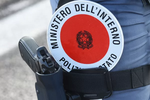 Armi senza licenza agli agenti di pubblica sicurezza, anche se non sono in servizio. Risicato: “Una scelta che lascia perplessi”