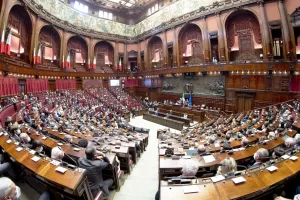 Quel bastardo bipolarismo populista in mano alle oligarchie partitiche