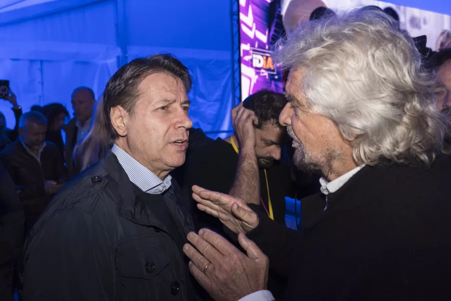 Conte, Grillo e il Movimento diventato la sua stessa negazione: scissione preceduta da purghe 2.0 e lettere al veleno