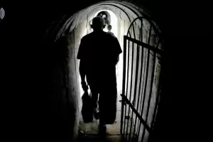 Il piano di Sinwar, leader di Hamas: fuggire in Iran con gli ostaggi israeliani Il piano di Sinwar, leader di Hamas: fuggire in Iran con gli ostaggi israeliani