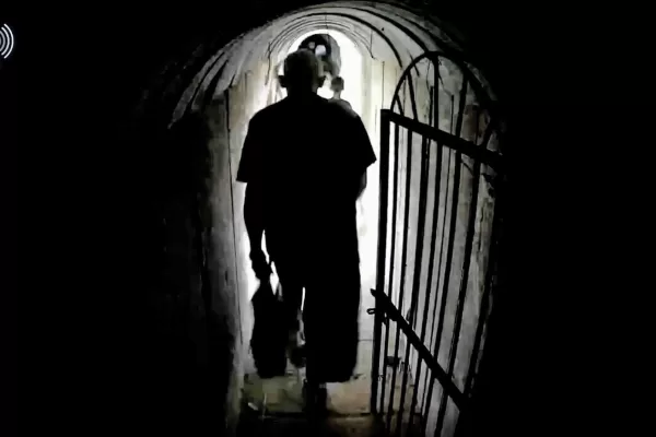 Il piano di Sinwar, leader di Hamas: fuggire in Iran con gli ostaggi israeliani Il piano di Sinwar, leader di Hamas: fuggire in Iran con gli ostaggi israeliani