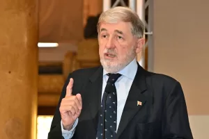 Elezioni Liguria, Bucci è l’avversario peggiore per il campo largo. Se il destino si accanisce su Orlando Elezioni Liguria, Bucci è l’avversario peggiore per il campo largo. Se il destino si accanisce su Orlando