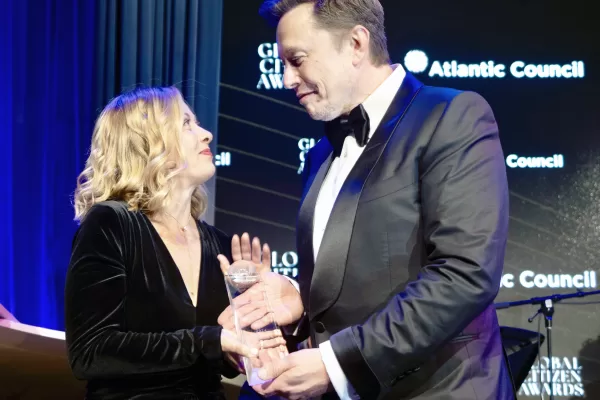 Foto Filippo Attili/Palazzo Chigi/LaPresse
24 Settembre 2024 New York
Politica
Il Presidente del Consiglio Giorgia Meloni con Elon Musk riceve il premio Global Citizen Awards a New York
DISTRIBUTION FREE OF CHARGE – NOT FOR SALE – Obbligatorio citare la fonte LaPresse/Palazzo Chigi/Filippo Attili Foto Filippo Attili/Palazzo Chigi/LaPresse
24 Settembre 2024 New York
Politica
Il Presidente del Consiglio Giorgia Meloni con Elon Musk riceve il premio Global Citizen Awards a New York
DISTRIBUTION FREE OF CHARGE – NOT FOR SALE – Obbligatorio citare la fonte LaPresse/Palazzo Chigi/Filippo Attili