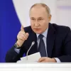 Putin è tra noi, la vergogna italiana è storia: con lo zar proto-fascisti, populisti, europeisti a metà, patrioti, pacifinti, autonomisti differenziati