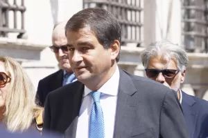Fitto verso la vicepresidenza Ue, la nomina conferma il paradosso del governo Meloni: coerenza all’estero, dilettantismo all’interno Fitto verso la vicepresidenza Ue, la nomina conferma il paradosso del governo Meloni: coerenza all’estero, dilettantismo all’interno