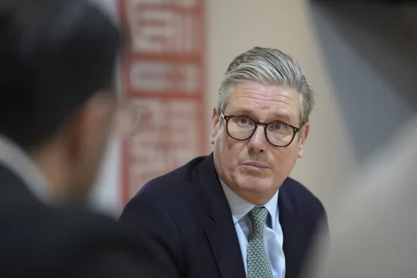 Starmer e il ritorno al tavolo con i leader europei per una nuova Comunità snella e capace di replicare a Putin e Trump