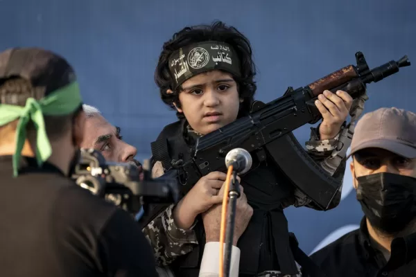 Sinwar e i bambini usati come attrezzi: tutti i civili che il macellaio ha messo tra sé e i soldati Sinwar e i bambini usati come attrezzi: tutti i civili che il macellaio ha messo tra sé e i soldati