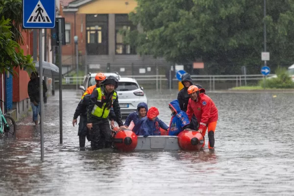 Maltempo a Milano, allerta meteo: esonda il Lambro, attesa le piena del Seveso. Scuole chiuse in Lombardia Maltempo a Milano, allerta meteo: esonda il Lambro, attesa le piena del Seveso. Scuole chiuse in Lombardia