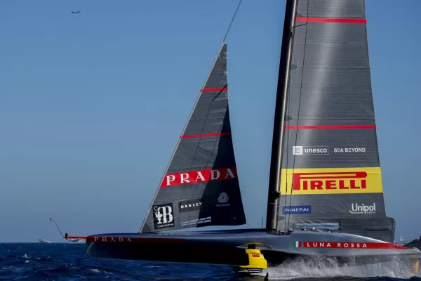 Luna Rossa, si spezza il sogno della Louis Vuitton Cup: Ineos vince 7-4 una regata dominata fin dall’inizio Luna Rossa, si spezza il sogno della Louis Vuitton Cup: Ineos vince 7-4 una regata dominata fin dall’inizio