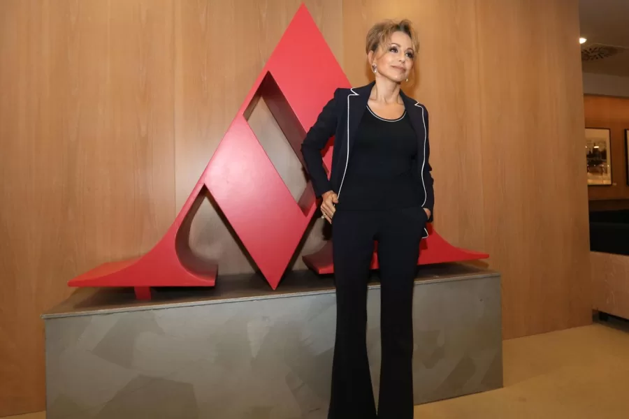 Marina Berlusconi inaugura il bookstore Mondadori nella Galleria Alberto Sordi: Forza Italia chiamata a raduno