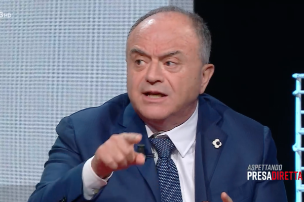 Gratteri, tra darkweb e attacco all’ordine dei giornalisti: “Tre euro per intercettare un telefonino, 25 anni fa davamo lezioni, oggi aspettiamo file dall’estero” Gratteri, tra darkweb e attacco all’ordine dei giornalisti: “Tre euro per intercettare un telefonino, 25 anni fa davamo lezioni, oggi aspettiamo file dall’estero”