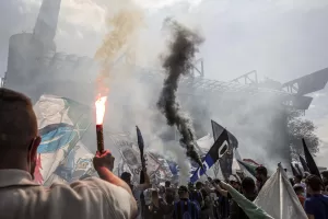 Cosa rischiano Milan e Inter per aver obbedito agli ultrà: il rischio commissariamento ma nessuna penalizzazione Cosa rischiano Milan e Inter per aver obbedito agli ultrà: il rischio commissariamento ma nessuna penalizzazione