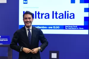 Rai, l’ultima volta di “L’altra Italia”. Antonino Monteleone saluta con l’1% di share. Quei 180mila euro a puntata andati in fumo Rai, l’ultima volta di “L’altra Italia”. Antonino Monteleone saluta con l’1% di share. Quei 180mila euro a puntata andati in fumo
