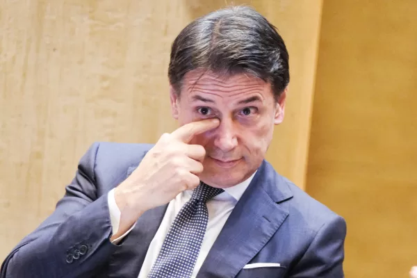 Il silenzio di Conte sul rapimento di Cecilia Sala e le difficoltà a condannare i regimi totalitari, che abbaglio dei leader dem