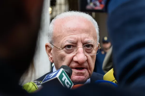 Terzo mandato: sfida a De Luca. Il Cdm impugna la legge regionale della Campania ma il centrodestra si divide