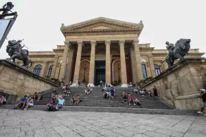 Il maschio Siciliota è l’ultimo baluardo del Patriarcato. Nella stanza dei bottoni nessuno è per la parità di genere Il maschio Siciliota è l’ultimo baluardo del Patriarcato. Nella stanza dei bottoni nessuno è per la parità di genere