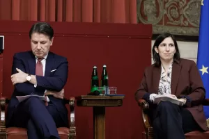 Cinque Stelle sempre più mini, Pd in silenzio stampa: Conte studia lo strappo con Schlein mentre lo sconfitto Orlando sogna Genova Cinque Stelle sempre più mini, Pd in silenzio stampa: Conte studia lo strappo con Schlein mentre lo sconfitto Orlando sogna Genova