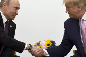 Guerra in Ucraina, Trump e Putin la chiamano pace ma è autoritarismo: così l’Europa diventerà terreno di conquista Guerra in Ucraina, Trump e Putin la chiamano pace ma è autoritarismo: così l’Europa diventerà terreno di conquista