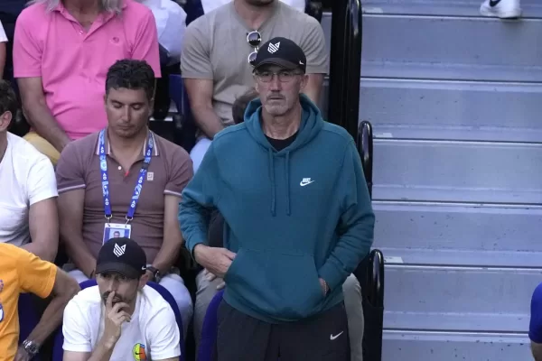 Sinner, il supercoach Cahill: “Jannik è l’ultimo che allenerò. Doping? Rischio squalifica c’è ma lui può sopravvivere a tutto” Sinner, il supercoach Cahill: “Jannik è l’ultimo che allenerò. Doping? Rischio squalifica c’è ma lui può sopravvivere a tutto”