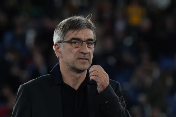 Roma, i Friedkin aspettano ancora per l’esonero di Juric. Colloqui continui: la squadra affonda ma la proprietà non ha fretta Roma, i Friedkin aspettano ancora per l’esonero di Juric. Colloqui continui: la squadra affonda ma la proprietà non ha fretta