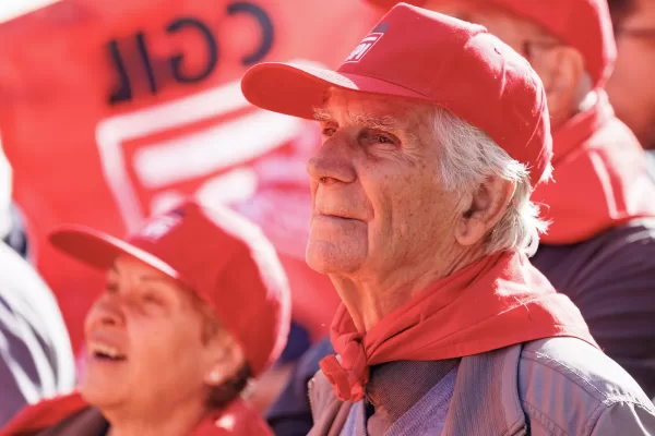Pensionati protestano contro la legge di Bilancio durante la manifestazione organizzata da Spi-Cgil e Uilp, Roma, Lunedì, 28 Ottobre 2024 (Foto Roberto Monaldo / LaPresse)

Pensioners protest against the Budget law during the demonstration organized by Spi-Cgil and Uilp unions, Rome, Monday, October 28, 2024 (Photo by Roberto Monaldo / LaPresse)
