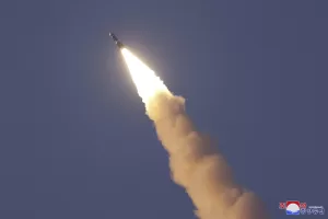 Russia colpisce Ucraina col primo missile balistico: “Non trasportava testate nucleari”. Incerto il numero dei feriti