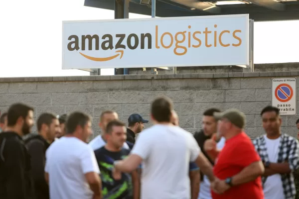 L’inferno dei corrieri Amazon: “150 pacchi al giorno in sei ore. Così ho perso il posto di lavoro”. Le consegne impossibili con l’ansia del cronometro