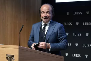 Il sottosegretario Butti: “Italia hub strategico per l’innovazione digitale, più efficienza, scalabilità e sicurezza dei dati” Il sottosegretario Butti: “Italia hub strategico per l’innovazione digitale, più efficienza, scalabilità e sicurezza dei dati”