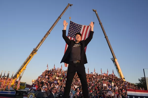 Tesla and SpaceX CEO Elon Musk walks to the stage to speak alongside Republican presidential nominee former President Donald Trump at a campaign event at the Butler Farm Show, Saturday, Oct. 5, 2024, in Butler, Pa. (AP Photo/Alex Brandon)

Associated Press/LaPresse