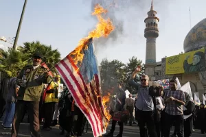 L’Iran fa il tifo per Kamala Harris, l’uscita dall’isolamento rischia di andare in fumo con il ritorno di Trump