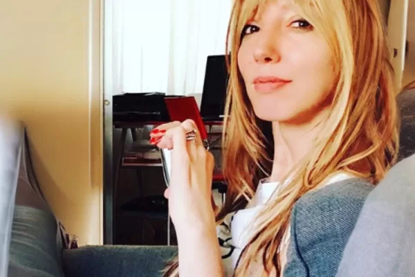 Tutti contro Report, le insinuazioni su Antonella Giuli, sorella del ministro: “Lavora per la Camera ma è sempre con Arianna Meloni”. La replica: “Trent’anni di amicizia. I turni diversi? Mio figlio è malato” Tutti contro Report, le insinuazioni su Antonella Giuli, sorella del ministro: “Lavora per la Camera ma è sempre con Arianna Meloni”. La replica: “Trent’anni di amicizia. I turni diversi? Mio figlio è malato”