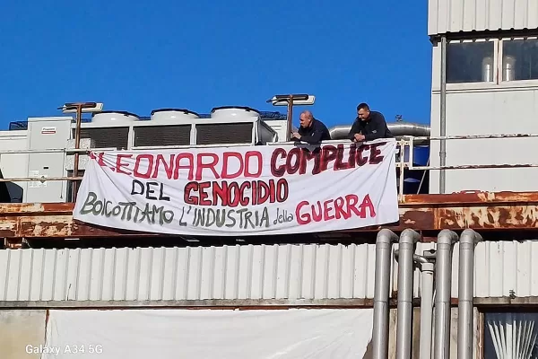 Kefiah e Martello, i Propal occupano e imbrattano la sede di Leonardo. Quando il vero germe è la vulgata antisemita Kefiah e Martello, i Propal occupano e imbrattano la sede di Leonardo. Quando il vero germe è la vulgata antisemita