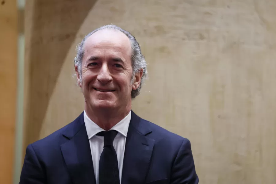 Zaia e Azione: flirt estivo o storia seria? Così Calenda raccoglie consensi: “È più concreto delle chiacchiere di Salvini”